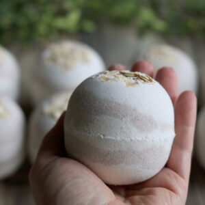 Oatmeal, Milk & Honey Bath Bomb
